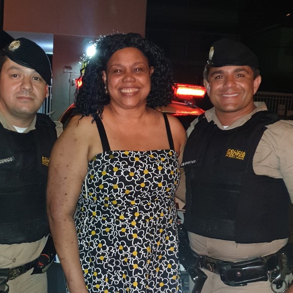 Com os policias da rota em Juiz de Fora, MG, salvando a vida de uma mulher do FEMINICÍDIO.